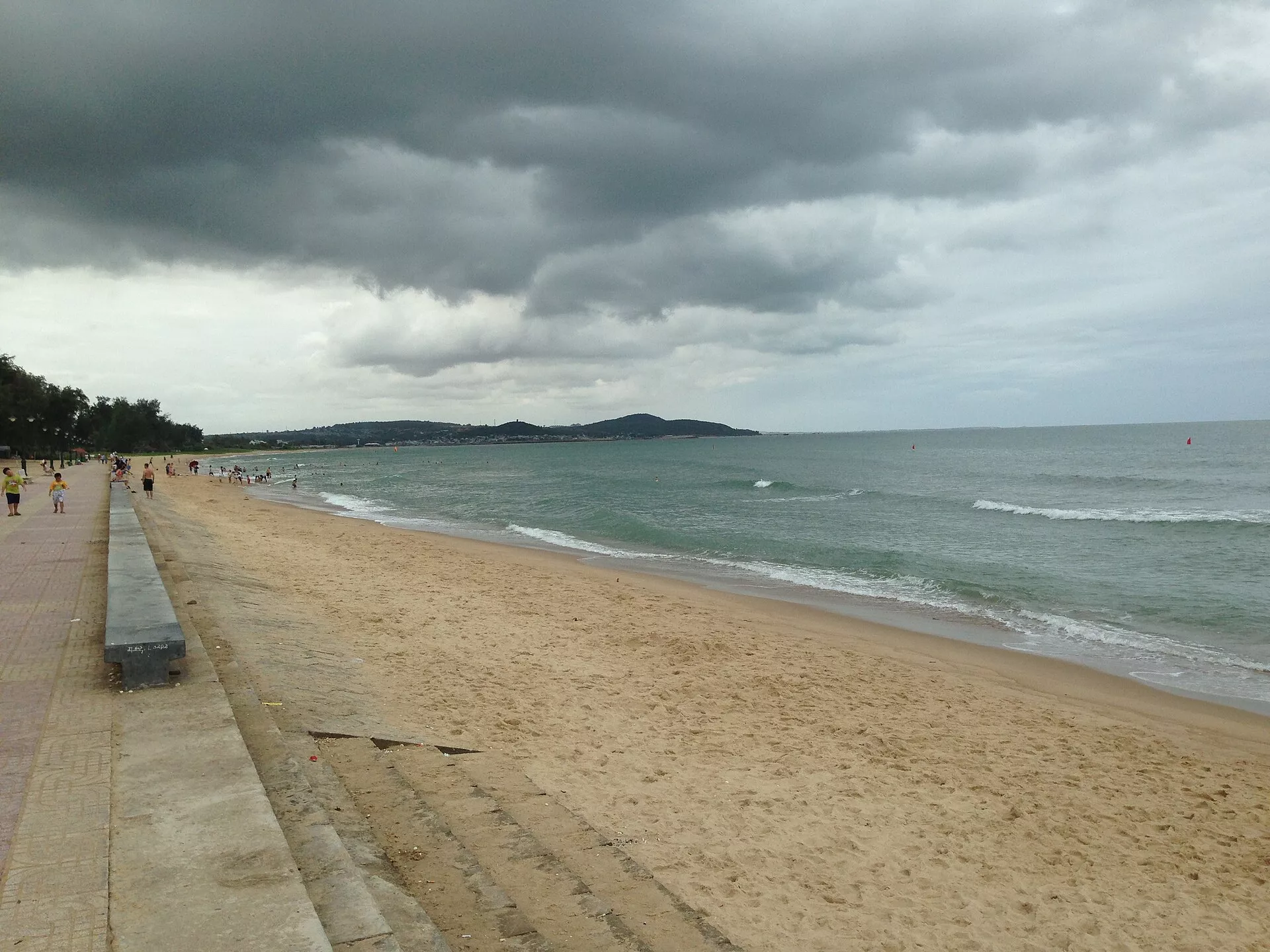 Bãi cát biển Phan Thiết: cát biển chưa xử lý không dùng để trộn bê tông, vữa